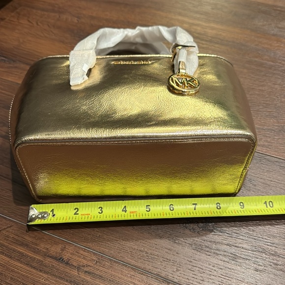 MICHAEL Michael Kors NWT Jet Set Metallic Pale Gold Tote and Crossbody Bag. - Picture 5 of 12
